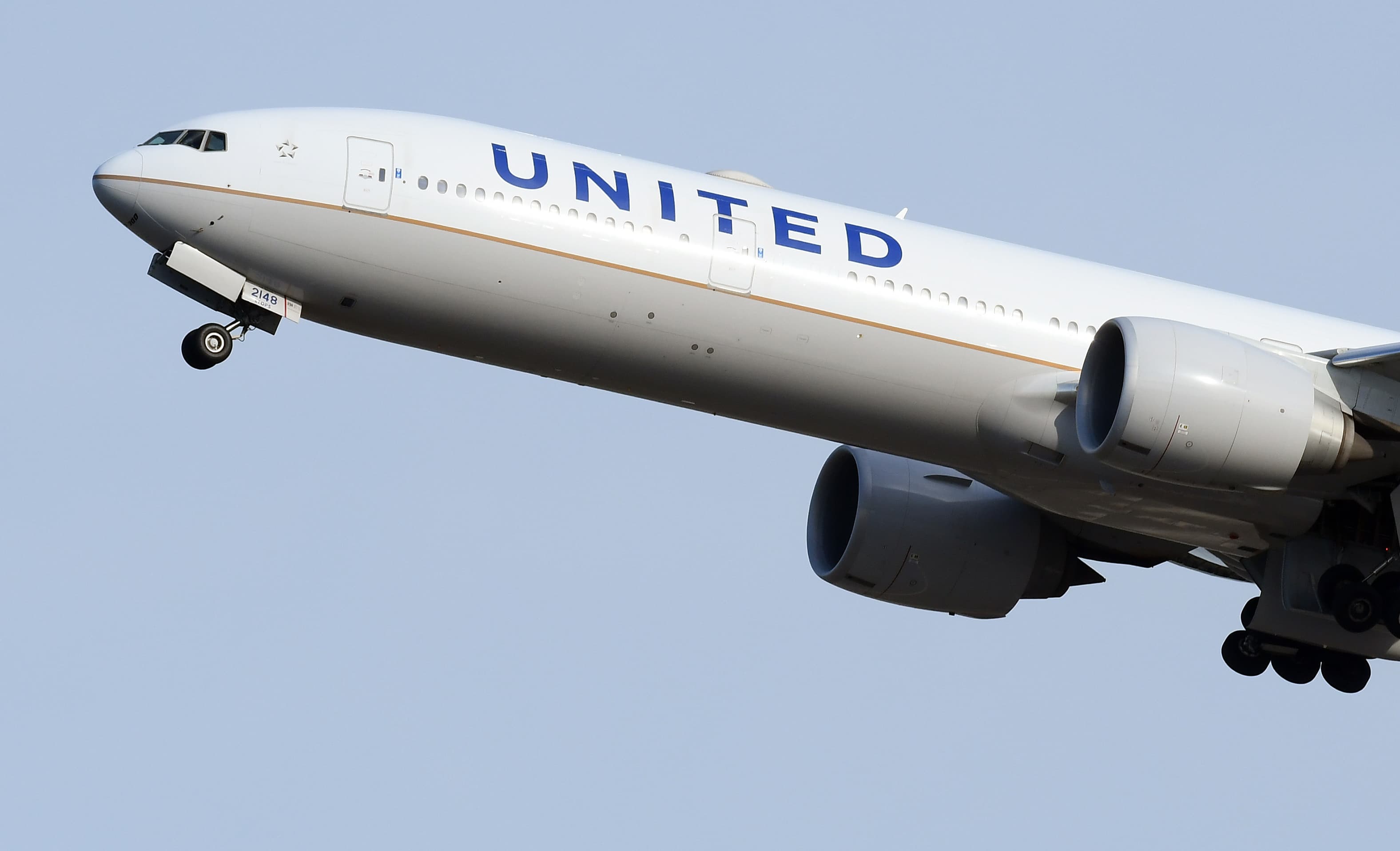 Boeing 777ER United Airlines. Aircraft to Fiumicino Leonardo da Vinci Airport.